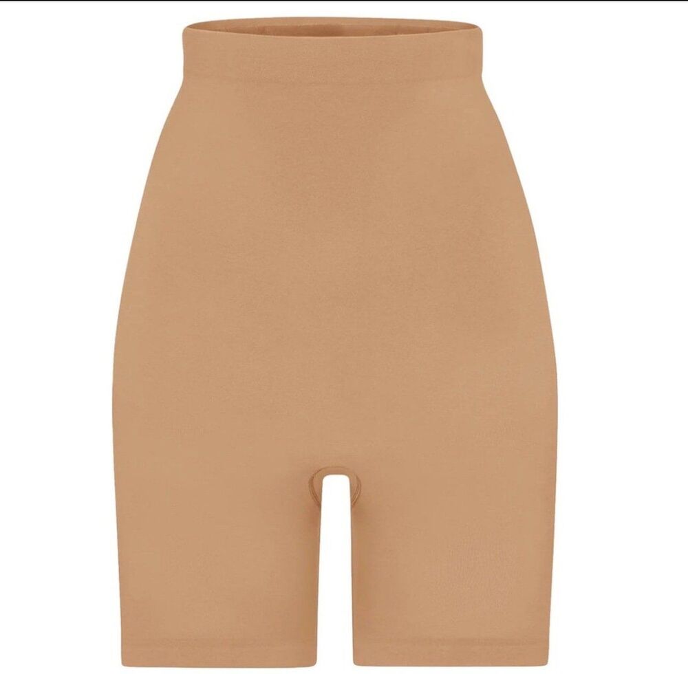 SKIMS SEAMLESS SCULPT HIGH-WAISTED ABOVE THE KNEE SHORT